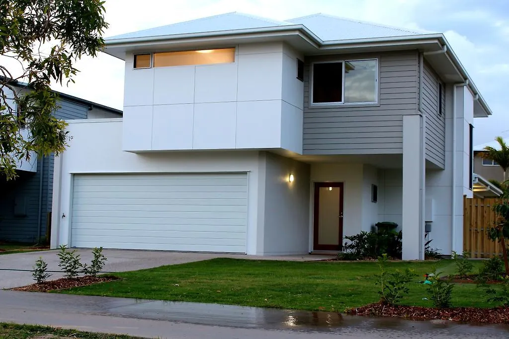 Petrie Beach Holiday Home Mackay